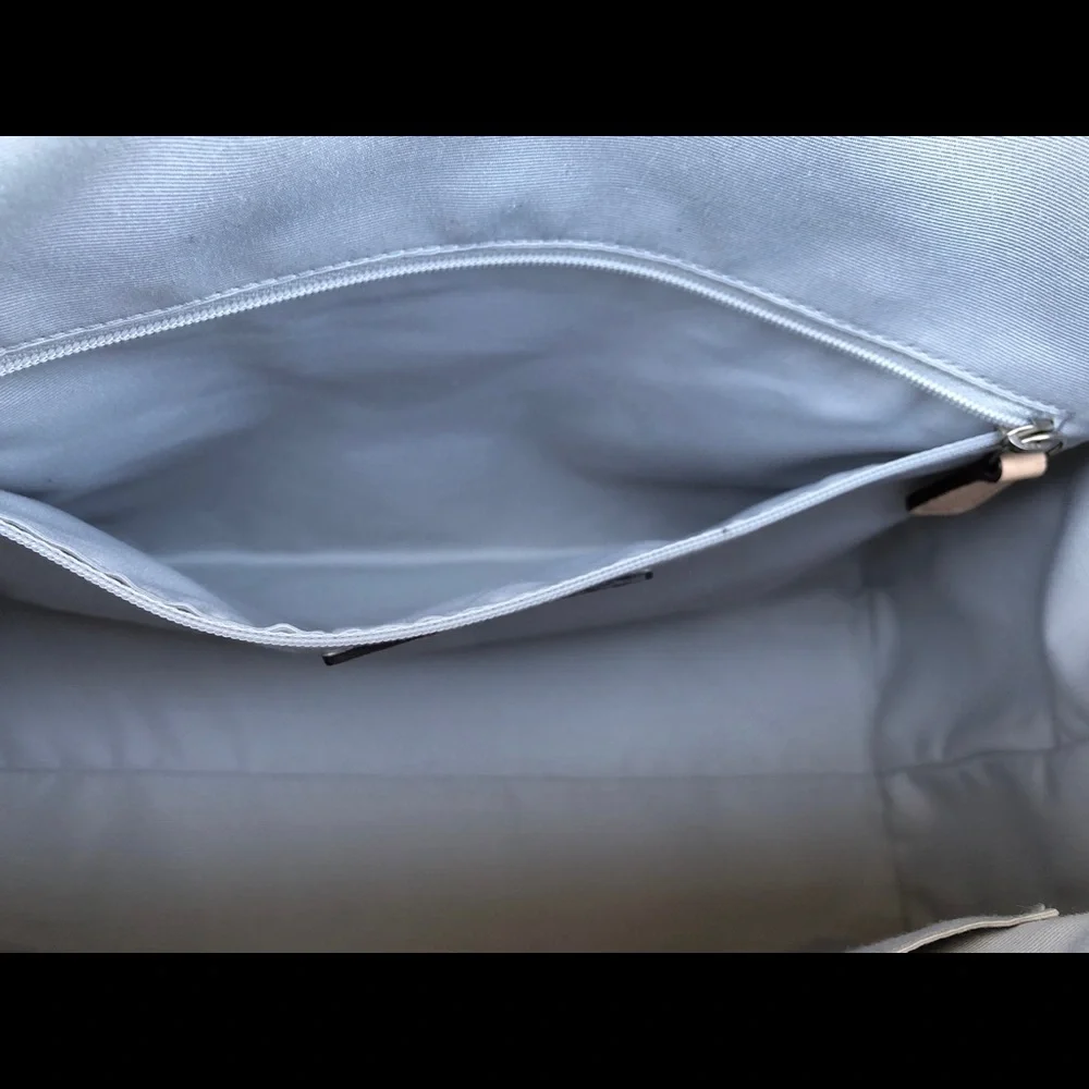 Authentic metallic silver Coach shoulder bag - Picture 7 of 8